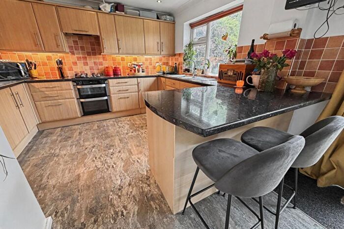 4 Bedroom Semi-Detached House For Sale In Northmoor, BH20 - Photo 5