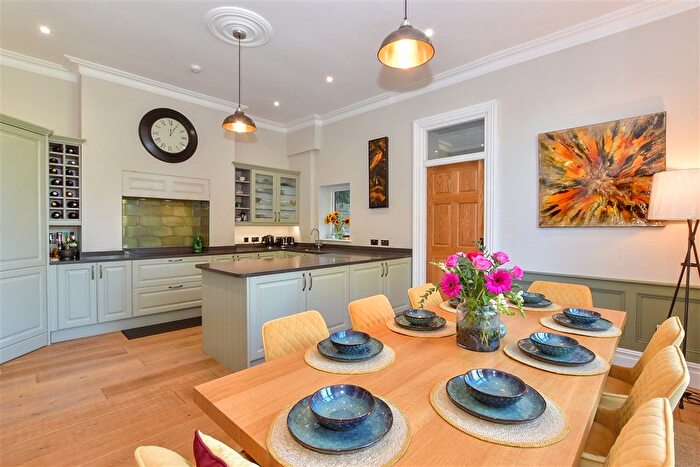 3 Bedroom Detached House For Sale In Stockett Lane, Maidstone, Kent, ME15