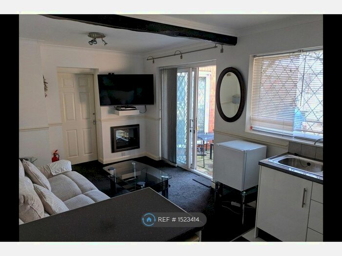 Studio To Rent In Denby Dale Road, Wakefield, WF4