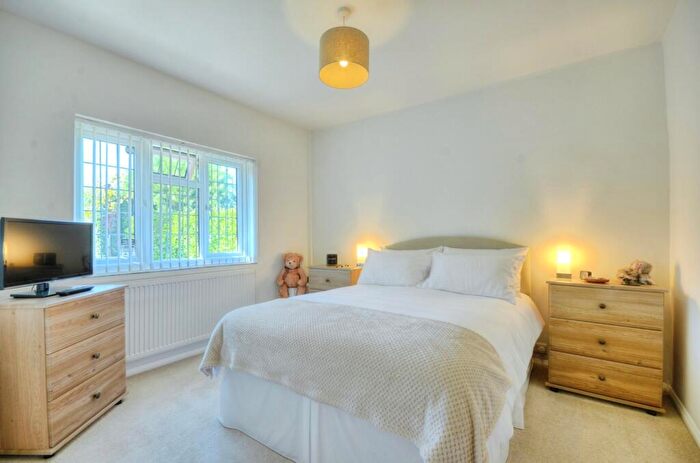 2 Bedroom Bungalow For Sale In June Lane, Midhurst, West Sussex, GU29