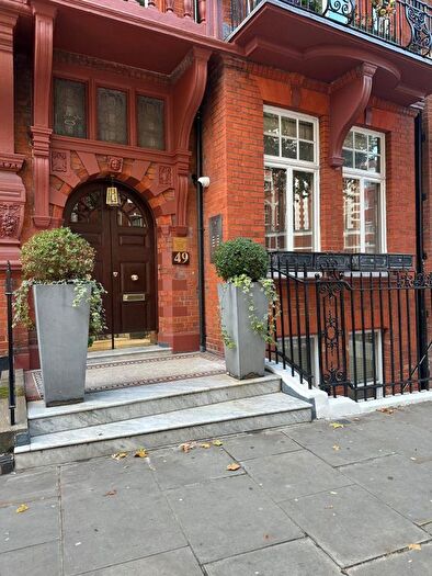 1 Bedroom Flat To Rent In Cadogan Gardens, London, SW3