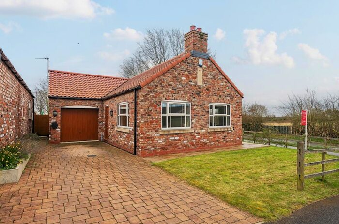 2 Bedroom Detached Bungalow For Sale In Fledgling Close, Eagle, LN6