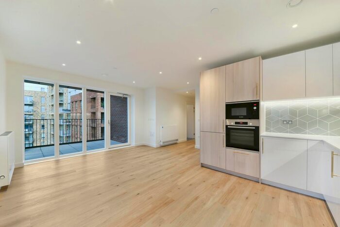 2 Bedroom Flat To Rent In Blenheim Mansions, Clarendon, London, N8