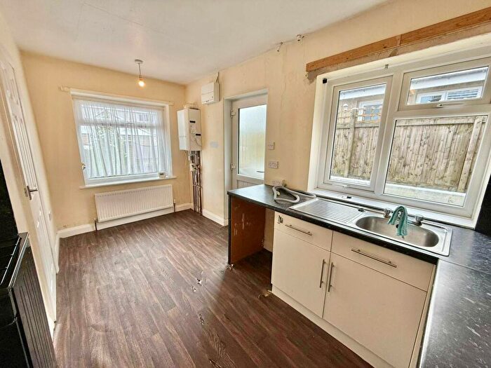 2 Bedroom Bungalow To Rent In Ghyll Wood Drive, Bingley, West Yorkshire, Uk, BD16