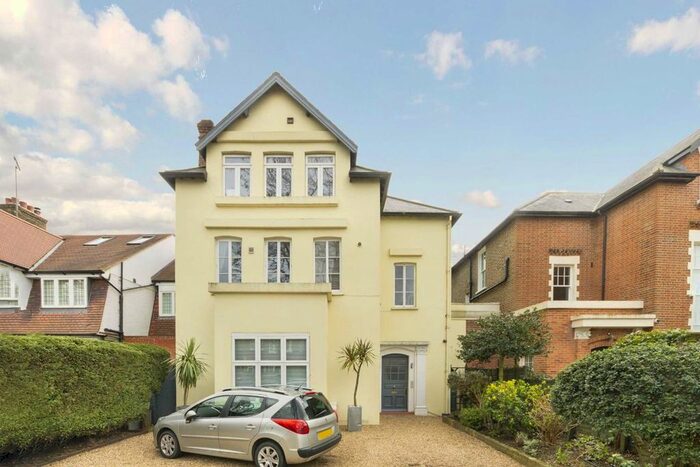 2 Bedroom Flat To Rent In Courtfield Gardens, London, W13