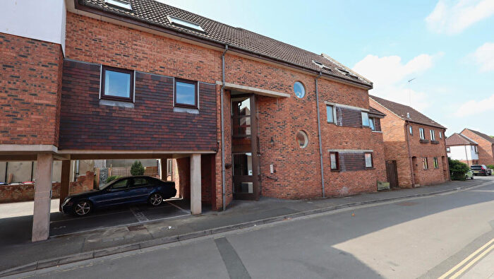 2 Bedroom Triplex For Sale In Heritage Court, Glastonbury, BA6