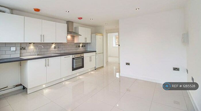 2 Bedroom Flat To Rent In Keyworth, Nottingham, NG12