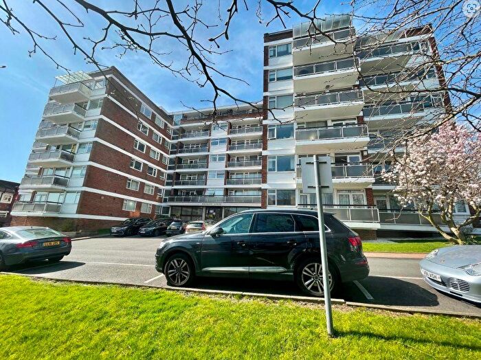 2 Bedroom Flat To Rent In Flat, Embassy Lodge, Regents Park Road, London, N3