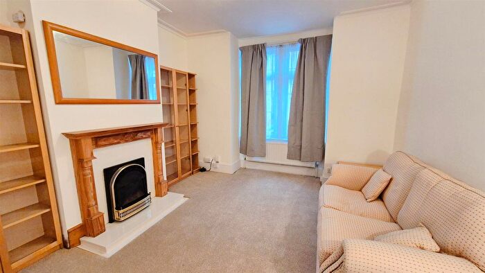 1 Bedroom Flat To Rent In Argyle Avenue, Hounslow, TW3