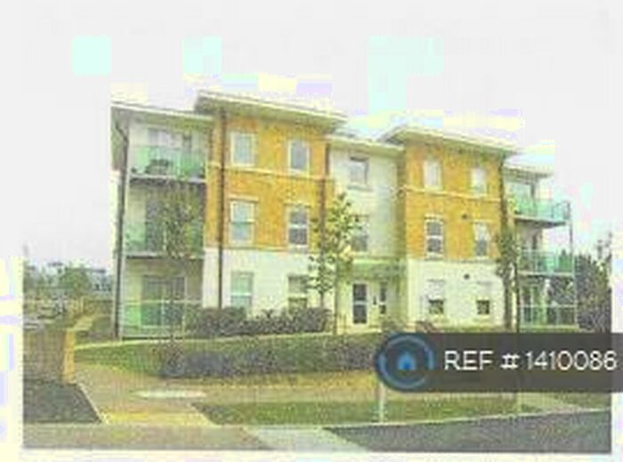 2 Bedroom Flat To Rent In Lewis Court, Leatherhead, KT22