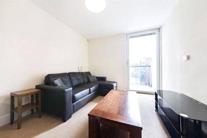2 Bedroom Flat For Sale In Millharbour, London, E14