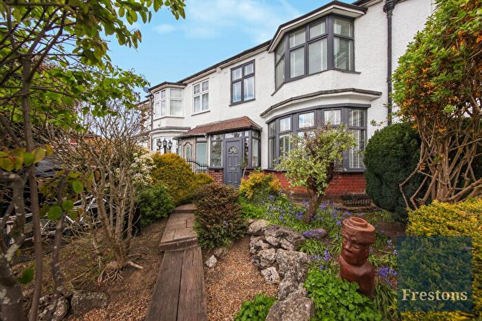 4 Bedroom Semi Detached House For Sale In Kings Road, Waltham Forest, London, E4