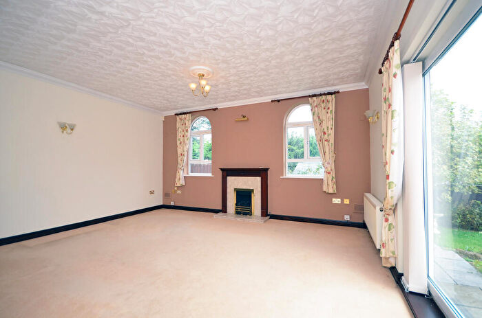 3 Bedroom Detached Bungalow For Sale In East Langham Road, Raunds, NN9