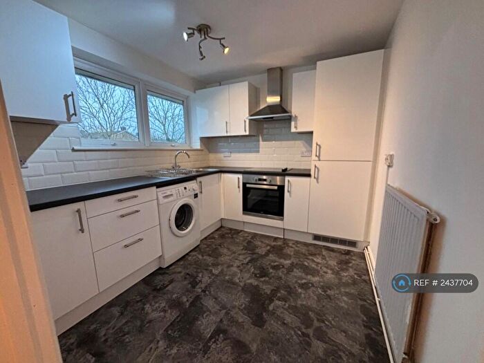 2 Bedroom Flat To Rent In Long Riding, Basildon, SS14