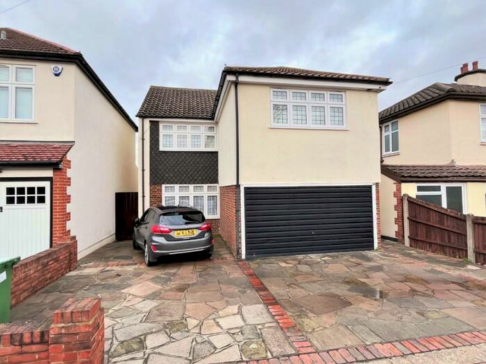 3 Bedroom Detached House To Rent In Old Farm Avenue, Sidcup, DA15