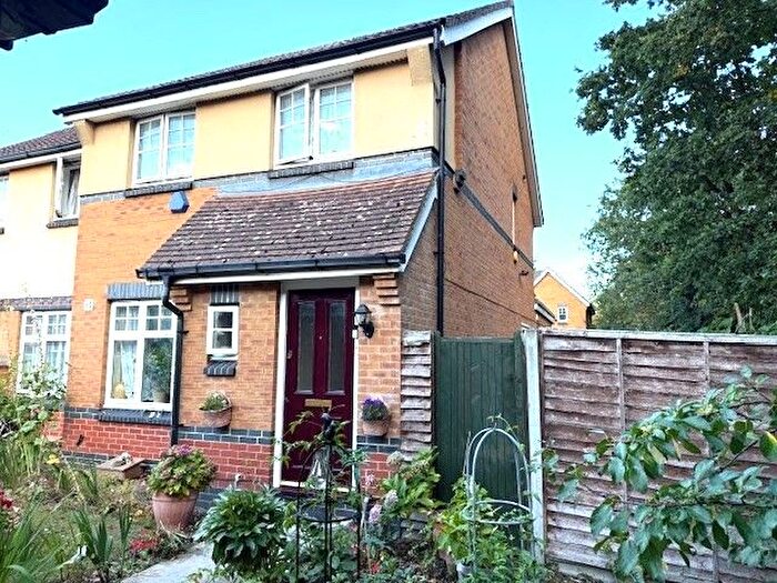 4 Bedroom Semi-Detached House To Rent In Avondale Gardens, Off Wellington Road South, Hounslow, TW4