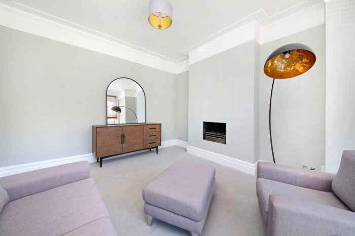 2 Bedroom Flat To Rent In Yukon Road, Clapham South, SW12