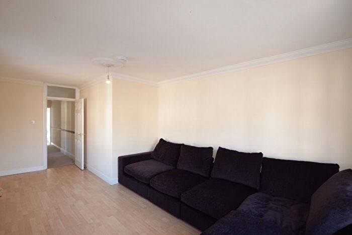 1 Bedroom Flat To Rent In Llanbleddian Gardens, Cathays, CF24