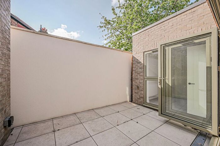 1 Bedroom Terraced House To Rent In Brook Mews, Palmers Green, Southgate, N13