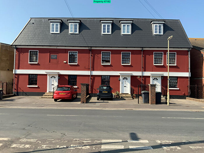 2 Bedroom Flat To Rent In Shotton Court -, Creek Road, Hayling Island, PO11