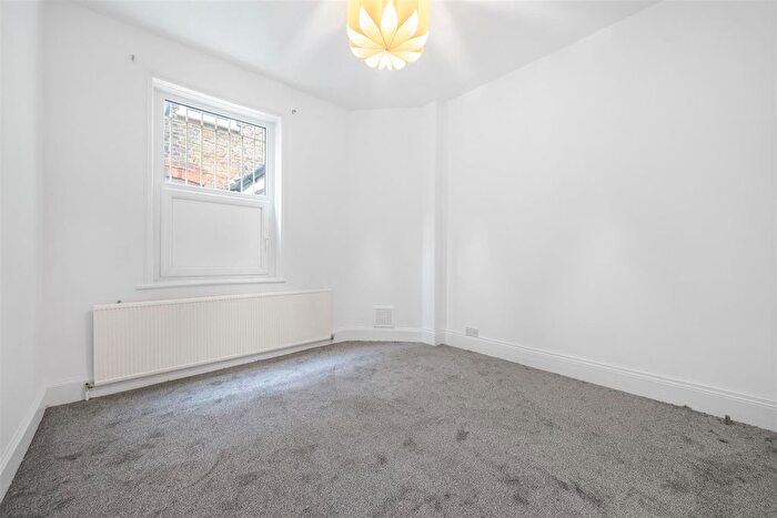 1 Bedroom Flat To Rent In Knights Hill, West Norwood, SE27