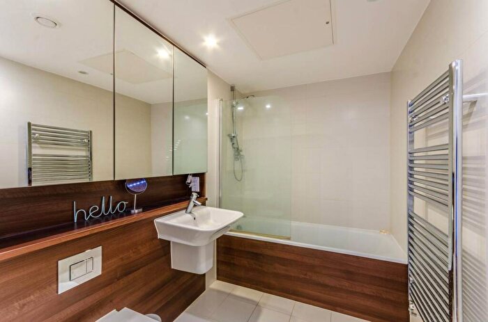 1 Bedroom Flat To Rent In Packington Street, Islington, London, N1