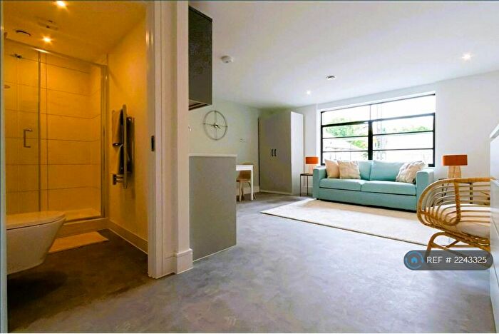 Studio To Rent In Nouveau House, Enfield, EN1