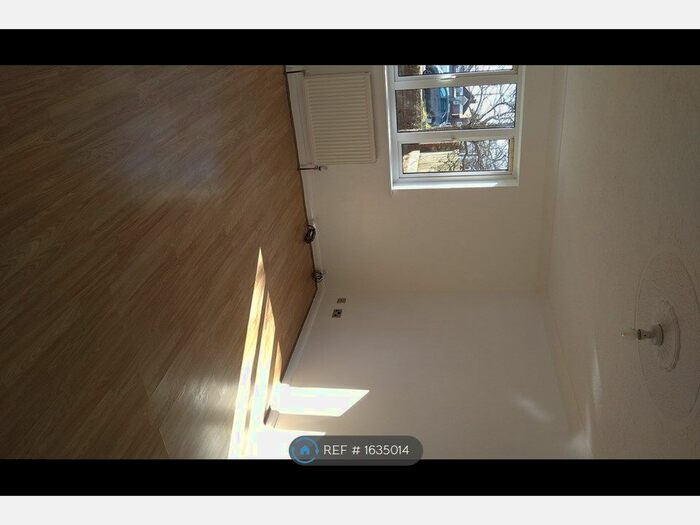 2 Bedroom Flat To Rent In Cobbett Court, Southampton, SO18