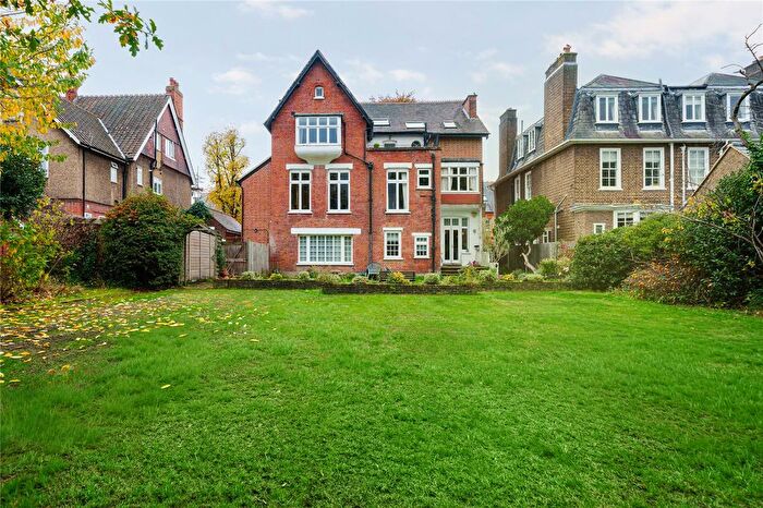 3 Bedroom Flat For Sale In Lauriston Road, Wimbledon, London, SW19