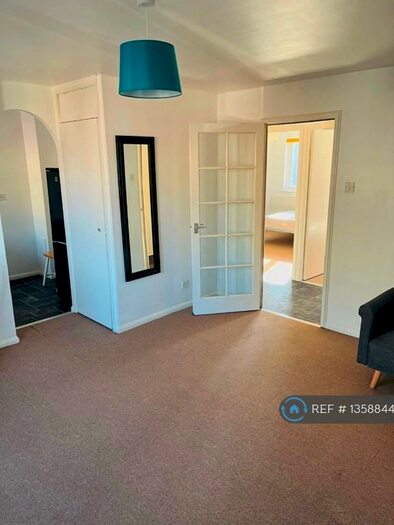 2 Bedroom Flat To Rent In John Silkin Lane, London, SE8