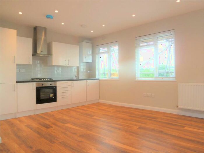 Apartment To Rent In The Gardens, East Dulwich, London, SE22