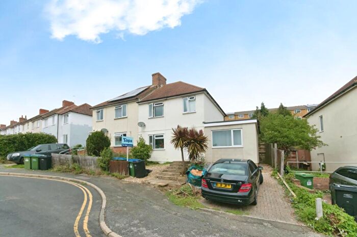 4 Bedroom Semi-Detached House For Sale In Gibbon Road, Newhaven, BN9
