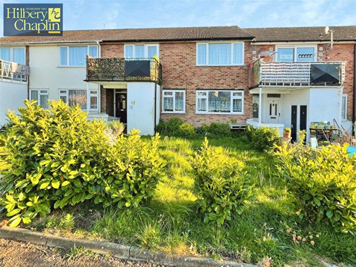 2 Bedroom Maisonette For Sale In Ashdown Walk, Romford, RM7