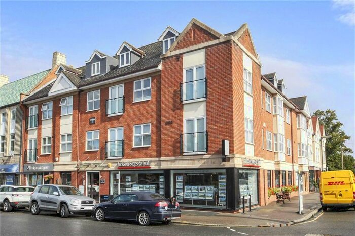 1 Bedroom Flat To Rent In York Road, Weybridge, KT13