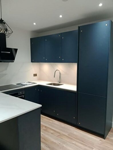 1 Bedroom Flat To Rent In Clairmont Gardens, Surbiton, London, KT6