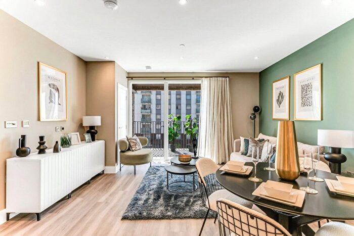 2 Bedroom Flat For Sale In Granville Road, Childs Hill, London, NW2