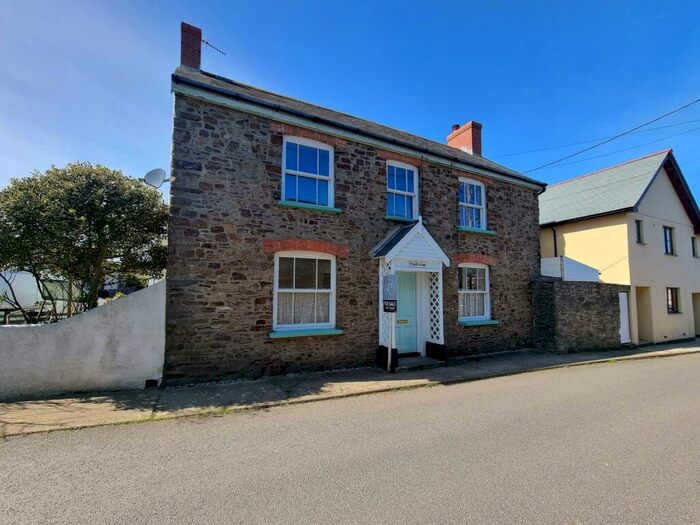 3 Bedroom Detached House For Sale In North Street, Hartland, EX39