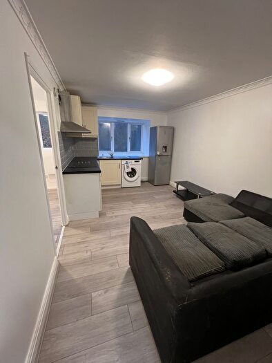 2 Bedroom Flat To Rent In Stirling Close, Rainham, RM13