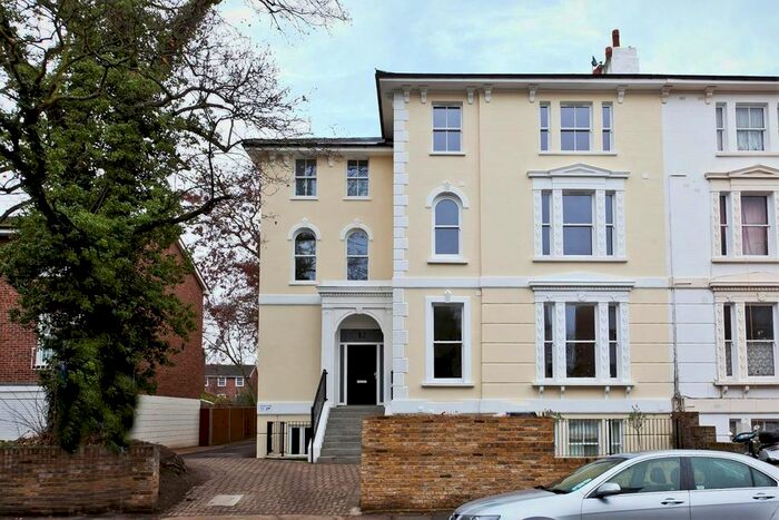 2 Bedroom Flat To Rent In Uxbridge Road, Kingston Upon Thames, KT1