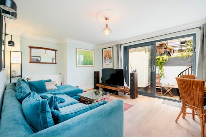 2 Bedroom Apartment To Rent In Upper Street London, N1