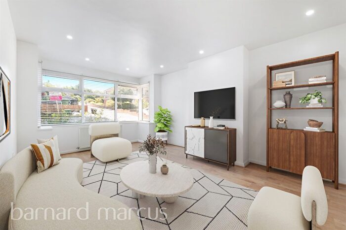 3 Bedroom Detached House For Sale In Oakwood Close, Redhill, RH1