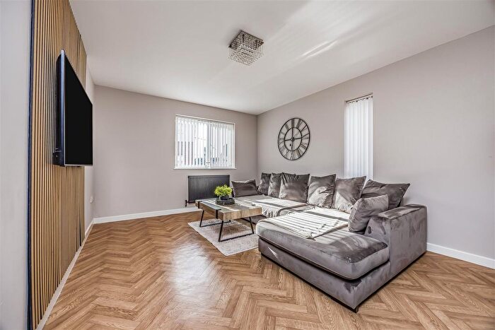 3 Bedroom Flat For Sale In Warren Avenue, Southsea, PO4