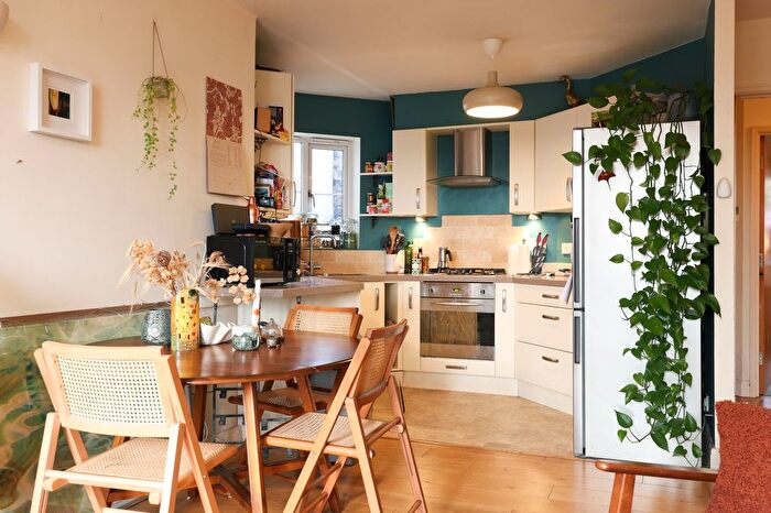 2 Bedroom Flat For Sale In Balmoral Road, Bristol, BS7