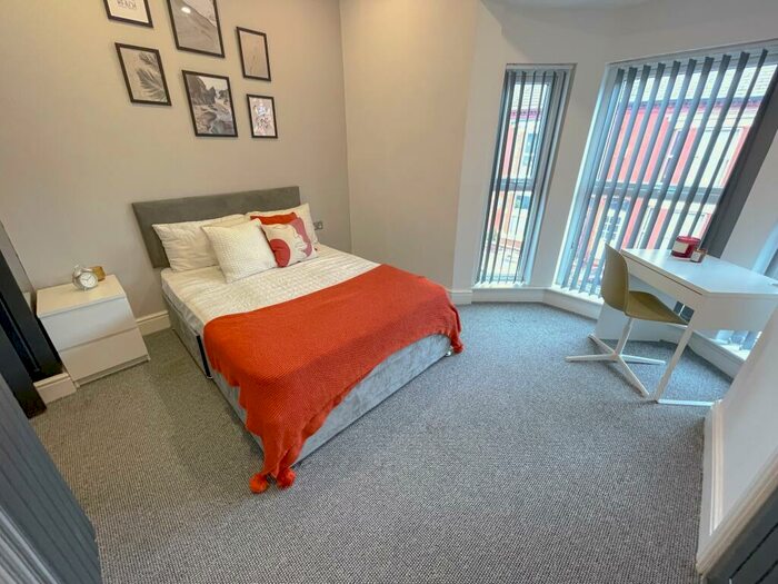 4 Bedroom House To Rent In Ridley Road, L6