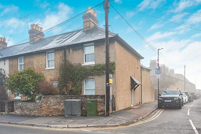 3 Bedroom End Terrace House For Sale In Norden Road, Maidenhead, SL6