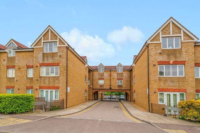 2 Bedroom Flat To Rent In Maddison Court, Mill Hill, London, NW4