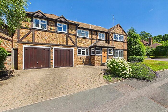5 Bedroom Detached House For Sale In Leycester Close, Windlesham, Surrey, GU20