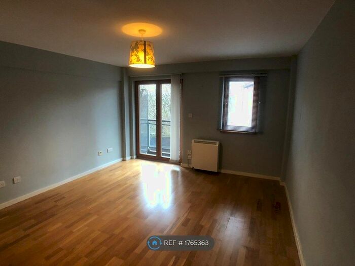 2 Bedroom Maisonette To Rent In Parkers Apartments, Manchester, M4