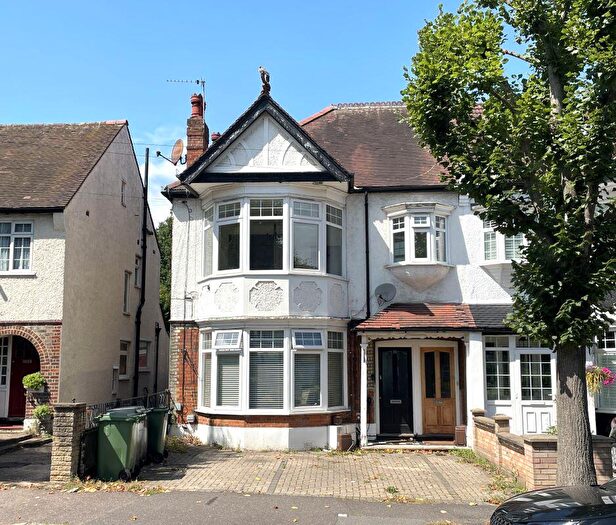2 Bedroom Maisonette For Sale In (A) Beresford Road, Chingford, E4