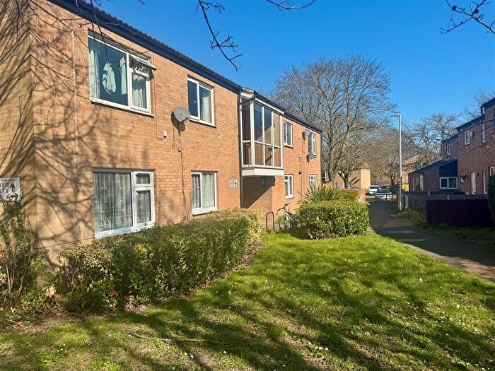 2 Bedroom Property To Rent In Helen Close, Cambridge, CB5